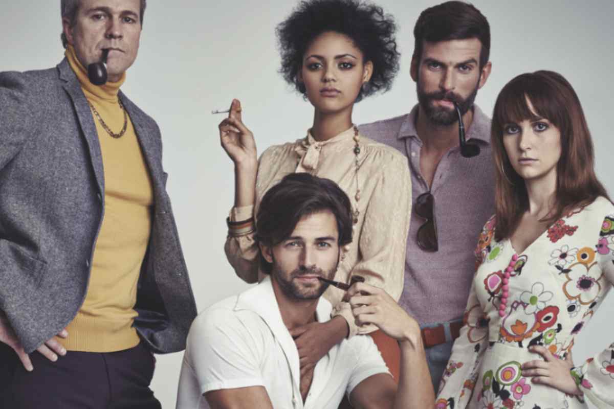 Un ritorno che non è semplice nostalgia, ma una rilettura contemporanea di un decennio che ha ridefinito le regole dello stile,