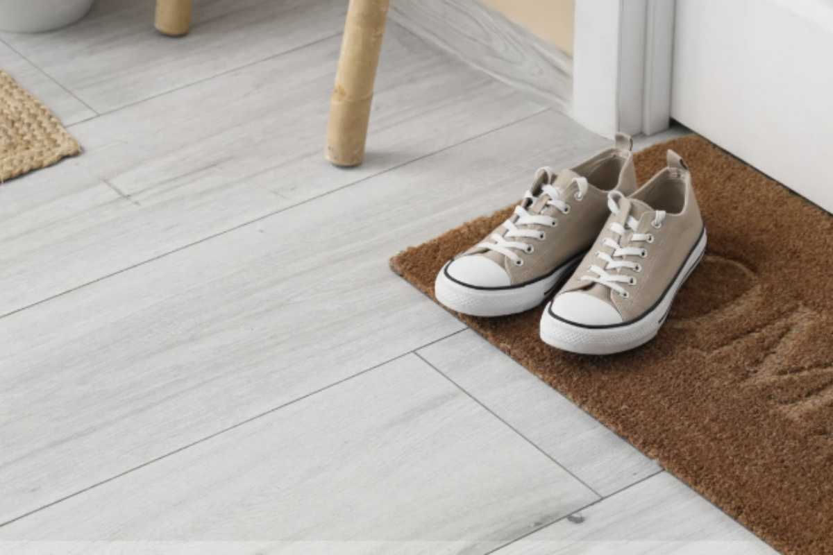 C’è un aspetto meno evidente ma altrettanto importante. Ridurre l’ingresso di sporco dall’esterno significa anche limitare